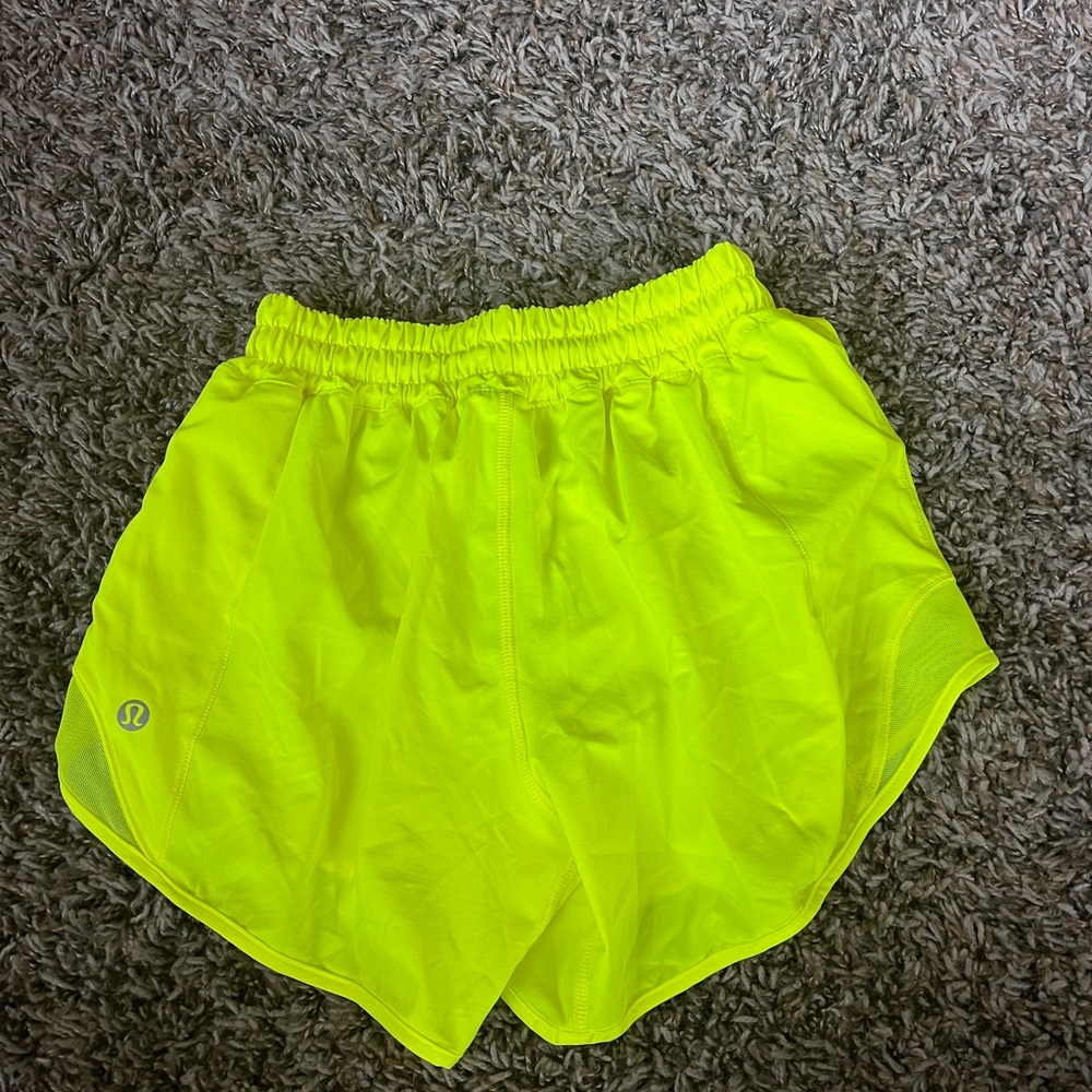 Lululemon hotty hot low rise size 2, 4in